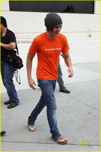 zac-efron-beading-cancer-01.jpg