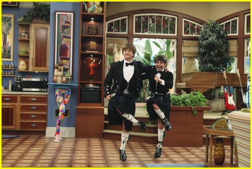 miley-cyrus-cody-linley-one-02.jpg