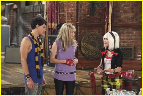 miley-cyrus-cody-linley-one-04.jpg