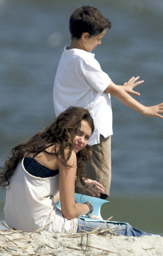 June 18, 2009: Miley Cyrus pictured on the set of her new film 'The Last Song' on Tybee Island, Georgia. Credit: INFphoto.com   Ref.: infussa-01