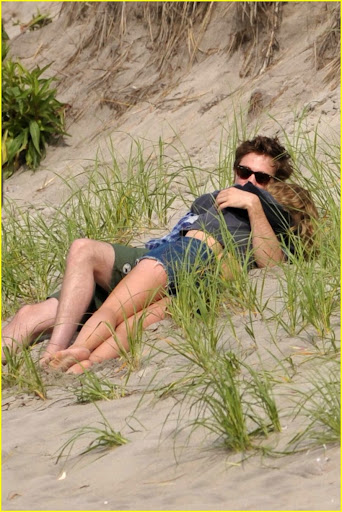 robert-pattinson-emilie-de-ravin-kissing-06.jpg