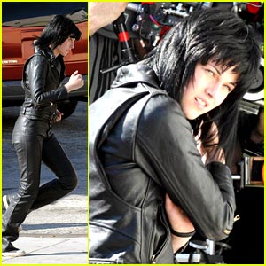 kristen-stewart-runs-away-leather.jpg