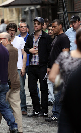 Robert Pattinson on the set of his new film 'Remember Me' shooting on location in Manhattan New York City, USA - 23.06.09 Mandatory Credit: JDH/WENN.com