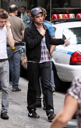 Robert Pattinson on the set of his new film 'Remember Me' shooting on location in Manhattan New York City, USA - 23.06.09 Mandatory Credit: JDH/WENN.com