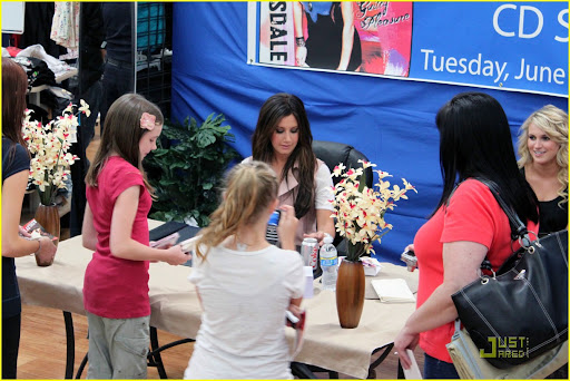 ashley-tisdale-free-concert-tomorrow-01.jpg