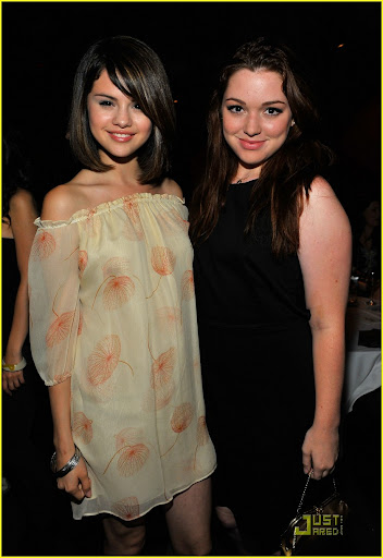 selena-gomez-jennifer-stone-congo-06.jpg