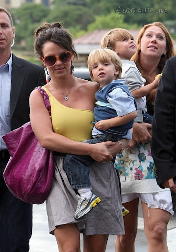 gallery_main-britneyspears-kids-france08.jpg
