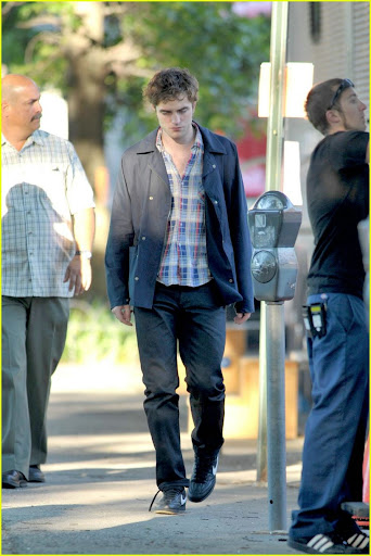 robert-pattinson-plaid-perfect-02.jpg