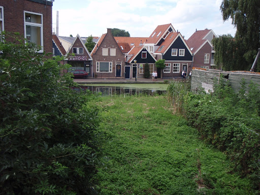 Свежей селёдочки не хотите?:) А также развиртуализация и Volendam. 