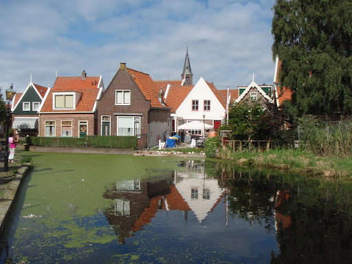 Свежей селёдочки не хотите?:) А также развиртуализация и Volendam. 
