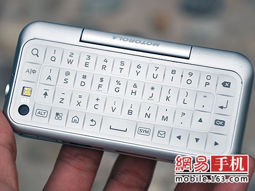 [Motorola-Backflip-ME600-Android-available-China-5[5].jpg]
