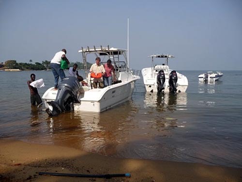 [LOADING-THE-SPEED-BOAT-AT-THE-AQUA-SPORTS-CLUB[4].jpg]