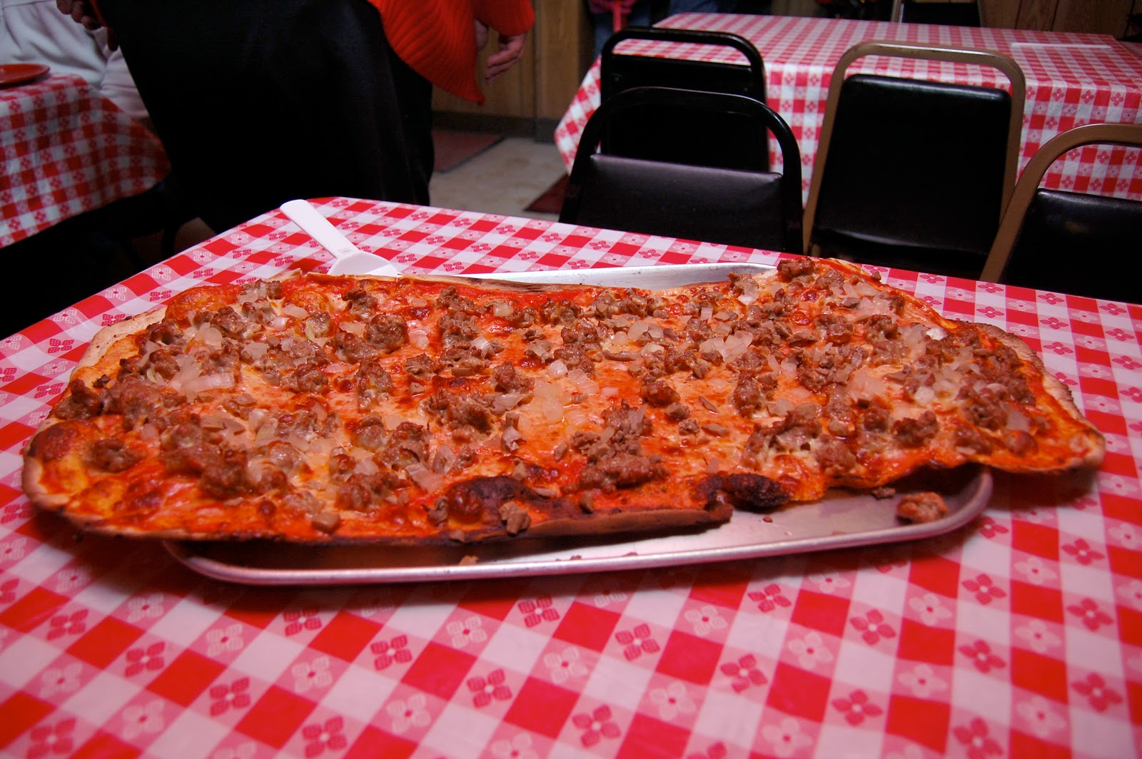 Eating Milwaukee Maria's Pizza The Quintessential Milwaukee Experience