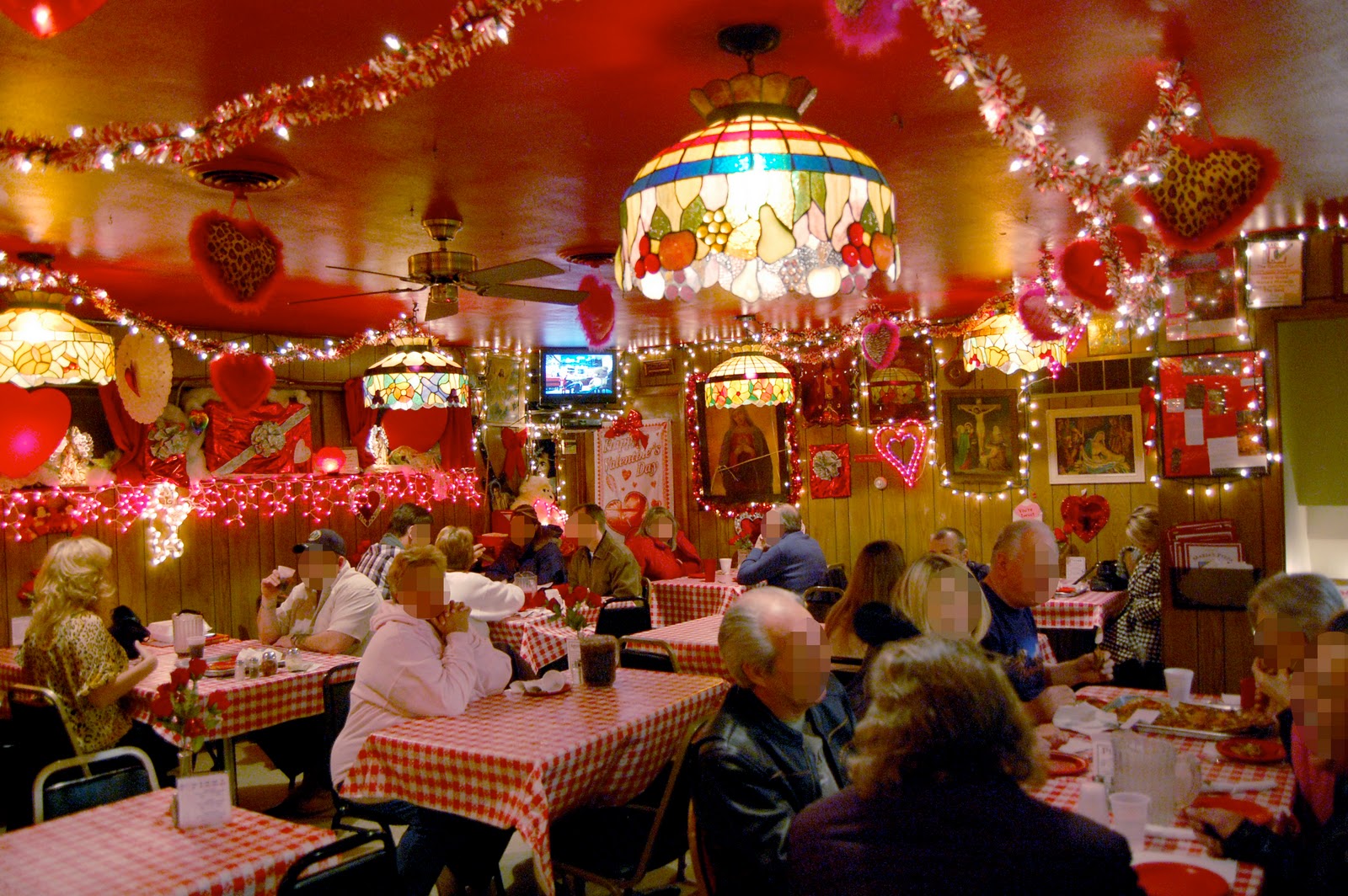 Eating Milwaukee Maria's Pizza The Quintessential Milwaukee Experience