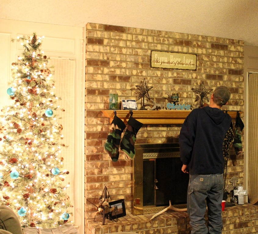 [MichaelDecorating1[1].jpg]