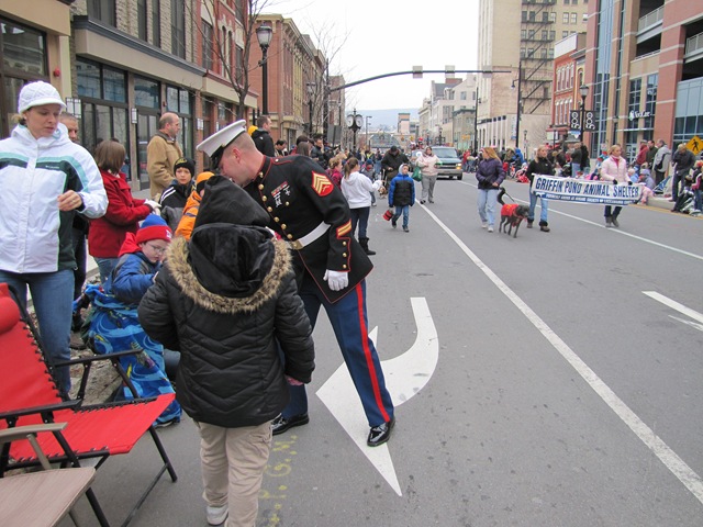 [Santa Parade11-20-10l[5].jpg]