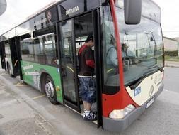 [bus--253x190[4].jpg]