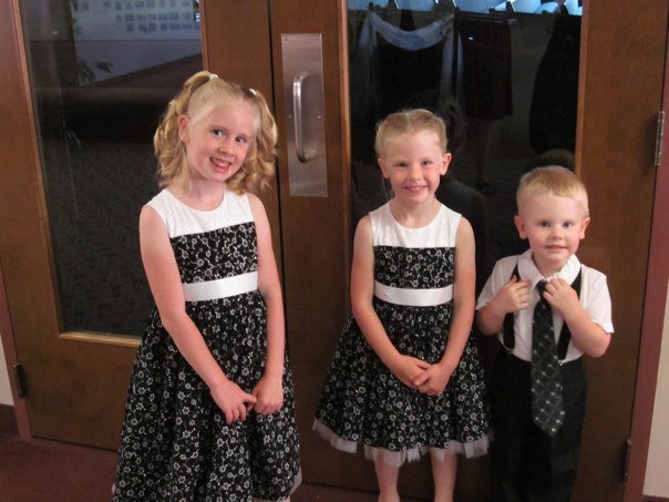 [3kidsatwedding4.jpg]