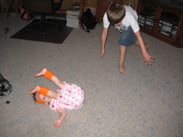 [6.11.2010 Break Dancin' Kids (10)[2].jpg]