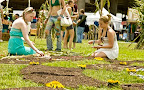 forecastle2010_flowergirls_festivalfamily.jpg