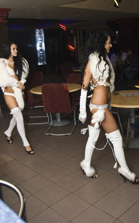 [bank-strippers (5)[5].jpg]