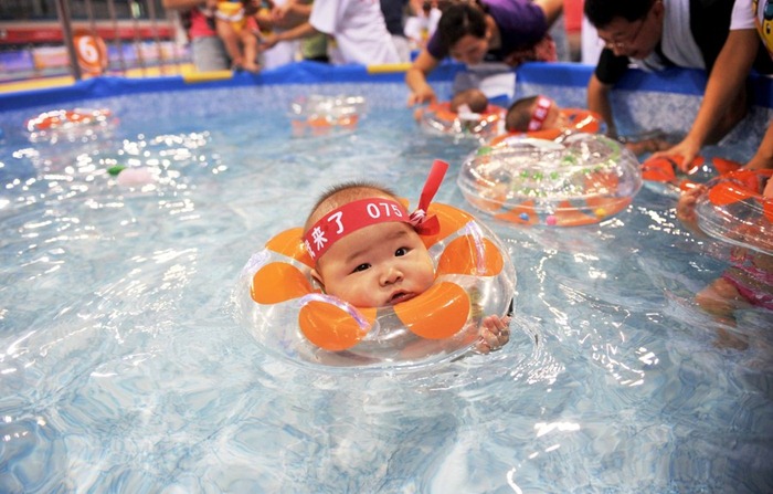swimming-babies-china (1) swimming-babies-china (1)