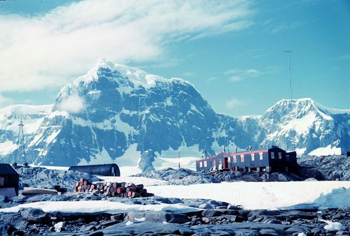 port-lockroy (2) port-lockroy (2)