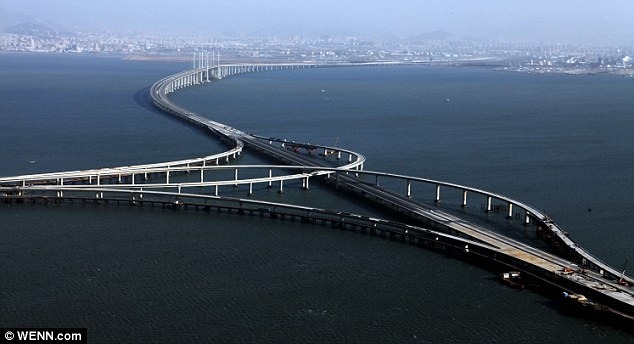 جسر كينغداو هايوان المائي الأطول في العالم .. Qingdao-haiwan-bridge4%5B2%5D