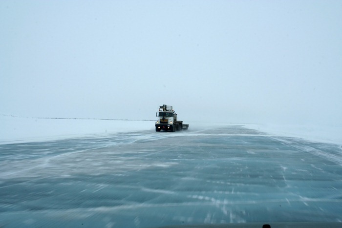 tuktoyaktuk-ice-road2 tuktoyaktuk-ice-road2