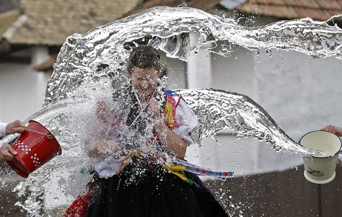 watering-of-the-girls2