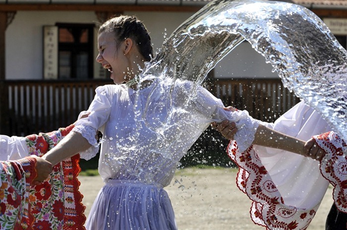 watering-of-the-girls4 watering-of-the-girls4