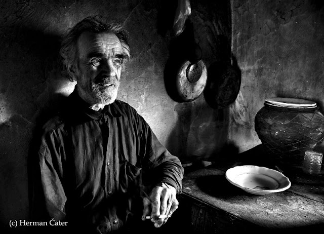 1N_ČB_herman_čater_Gospod S.jpg