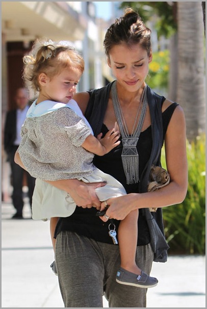 Jessica Alba with daughter honor