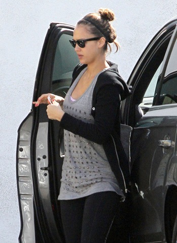 [Jessica+Alba+Pregnant+Jessica+Alba+Arriving+10[5].jpg]