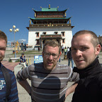 Christian, Christian und Fabian vorm Buddhistischen Tempel