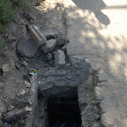 Loch in der Straße (kein Schacht)