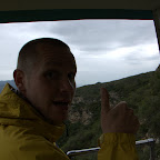 Fabian in der Seilbahn. Er hat Höhenangst.