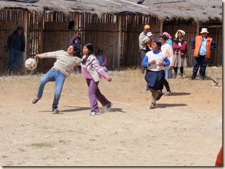 Copa en Camino a Ollantaytambo
