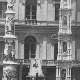La barca con l'effige dell'aquila imperiale tra il Baccaio e il Salumiere; anno 1937.