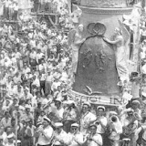 Giglio del Sarto in piazza Duomo; anno 1957.