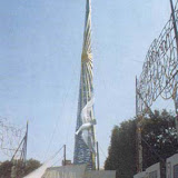 Giglio del Bettoliere fermo in piazza della villa; anno 1987.