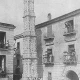 Giglio "a quattro facce" mentre entra in piazza M. C. Marcello; anno 1923