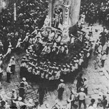 Giglio durante la ballata in piazza del Duomo della domenica mattina, particolare della "paranza"; anno 1924