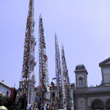 Giglio del Panettiere mentre va a sostare nel posto stabilito dalla tradizione; anno 2002.