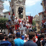 Particolare del Giglio del Panettiere mentre si posizione nel posto stabilito dalla tradizione; anno 2003.