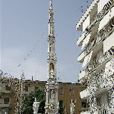 Giglio del Sarto in via G. Fonseca i giorni prima della festa; anno 2006.