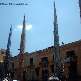 I Gigli Beccaio, Calzolaio, Fabbro, Sarto (da destra verso sinistra) fermi in piazza; anno 2004.