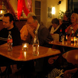 Gebannt lauschendes Publikum. Bernd Vollbach und Norman Liebold: 
"Krimi get these Blues" am 24.10.2008 im Kinocenter Capitol, Siegburg. Foto: Meike Göber