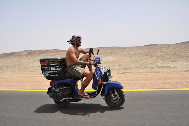 vespa%20desierto.jpg