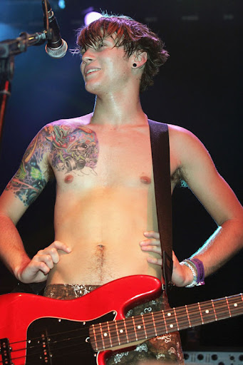 dougie poynter mcfly. Guitarist dougie poynter